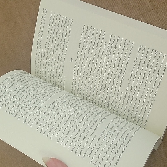 🍍5 for $20 • What The Stones Remember A Life Rediscovered - Picture 5 of 5